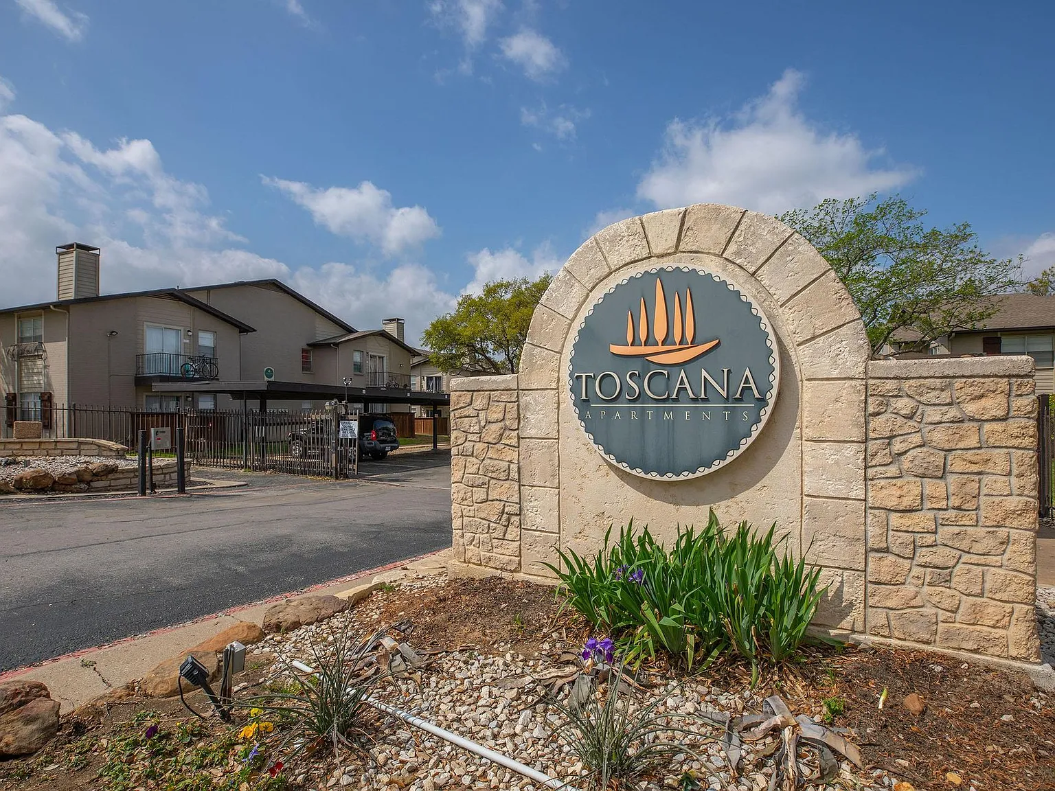 Toscana Apartments — Photo 1