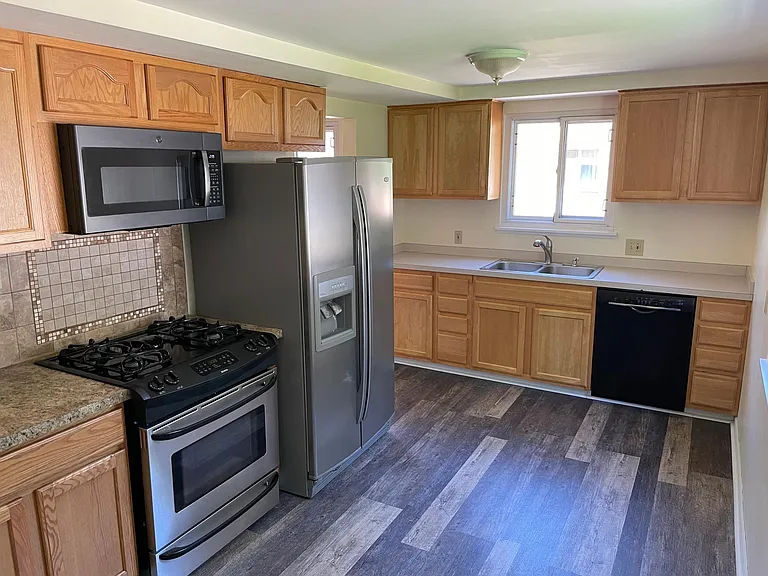 4993 Robinhood Dr — Photo 8