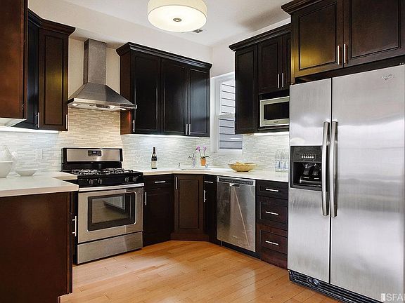 Gourmet kitchen