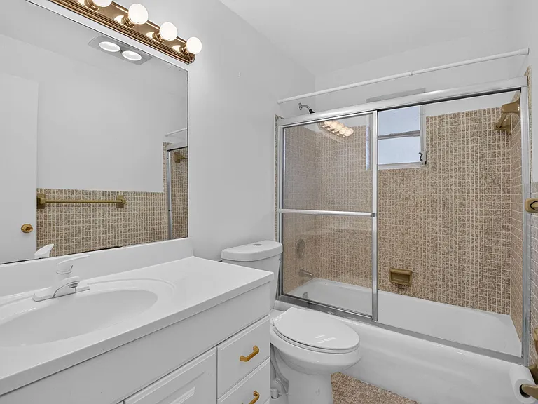 300 NW 42nd St — Photo 14