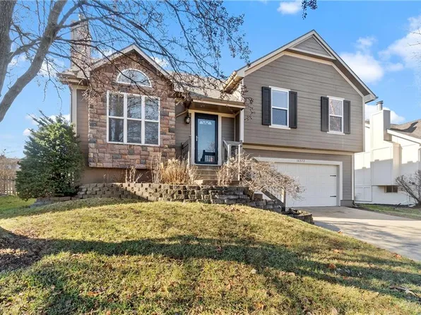 16372 S Sunset St, Olathe, KS 66062