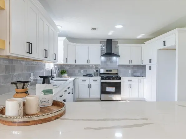 1900 Cena Dr, Brenham, TX 77833