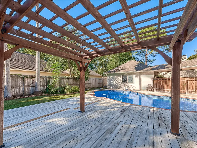 15714 Sylvan Lake Dr — Photo 49