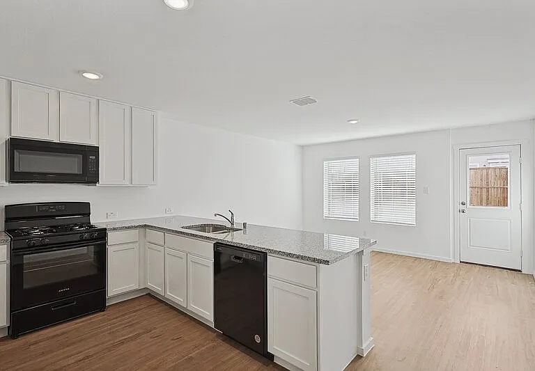 4217 Belmont Dr — Photo 5