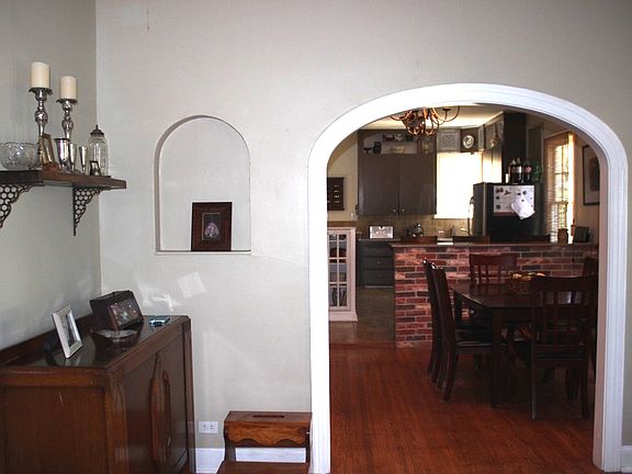5th image of 123 W Oak Ln