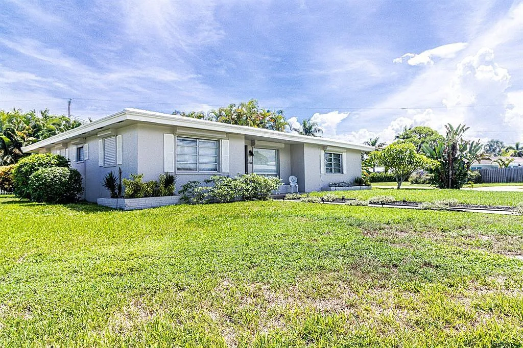3 bed, 3.0 bath, 1633 sqft, $4,000 — Photo 1