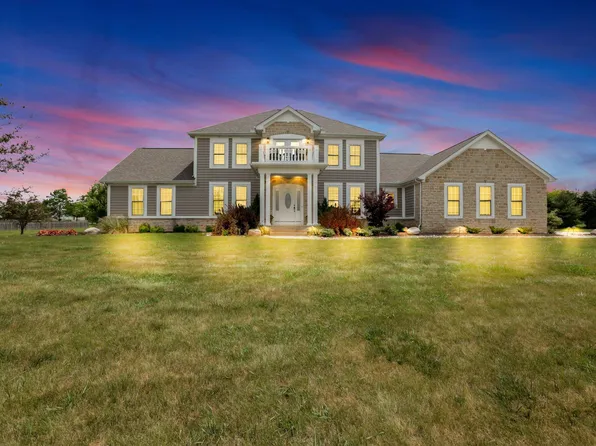 4750 Meadowgrove Dr, Carroll, OH 43112