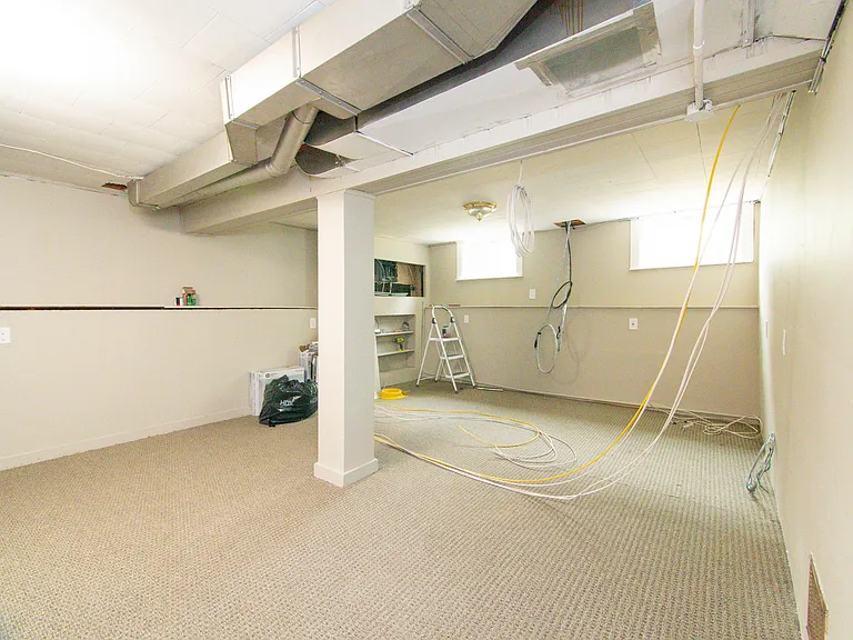 48 Oak Square Ave #1 — Photo 35