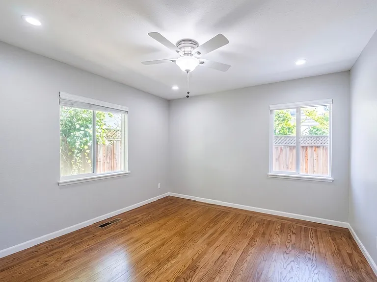 656 Evelyn Ct — Photo 10