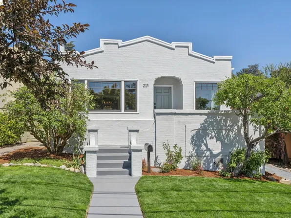 214 Mandalay Rd, Oakland, CA 94618