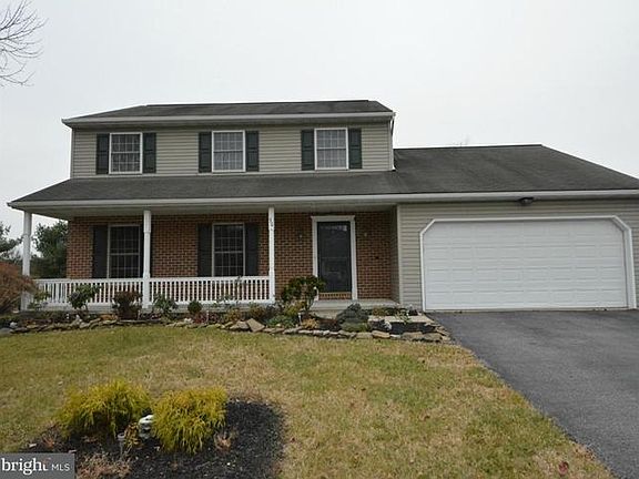 3rd image of 30 Burr Oak Dr