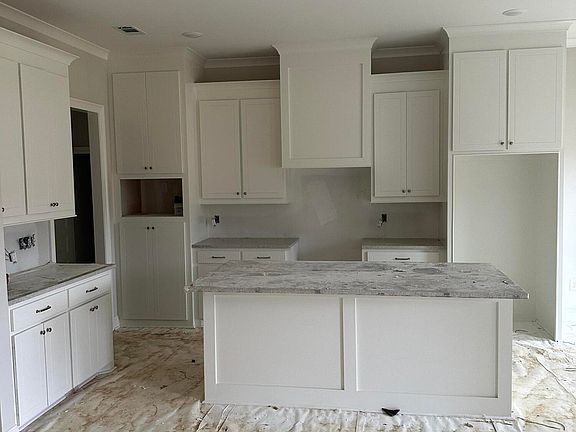 3rd image of 1069 Riverside Ln