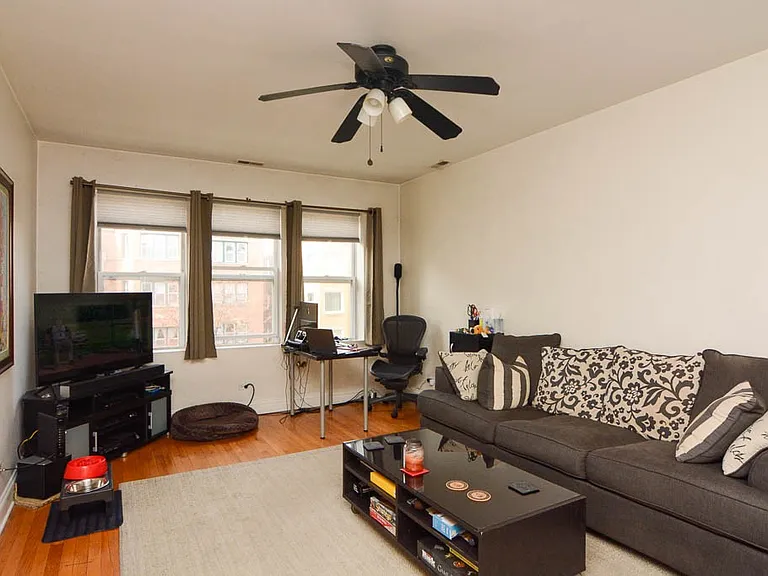 6305 N Claremont Ave #3 — Photo 5