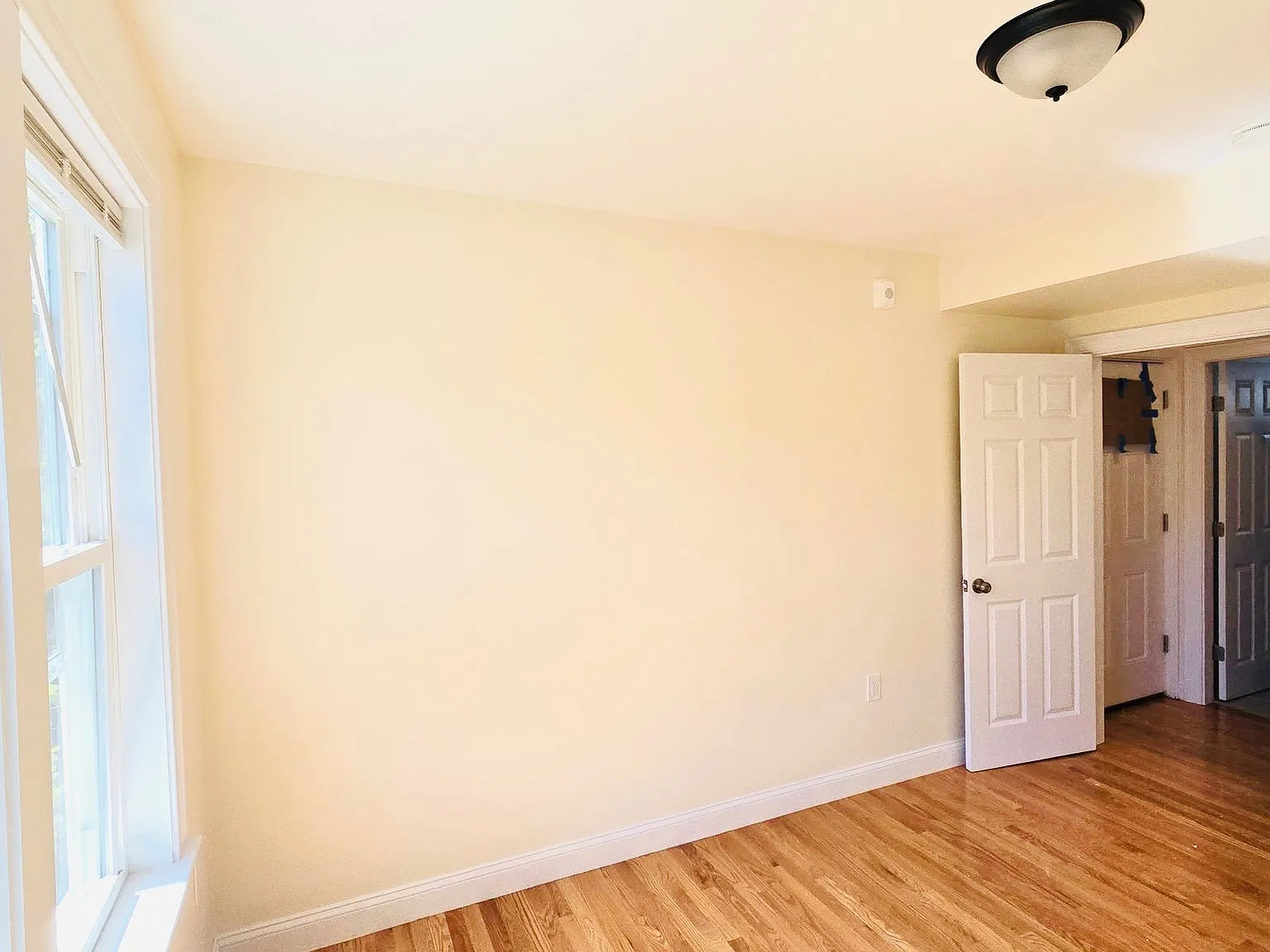 4 bed, 1400 sqft, $4,200 — Photo 2