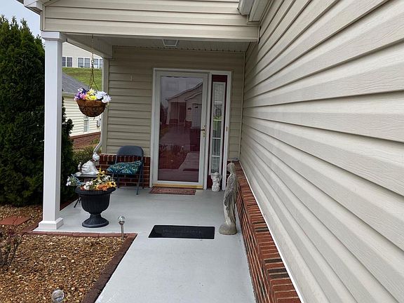2nd image of 1714 Foxtail Ln