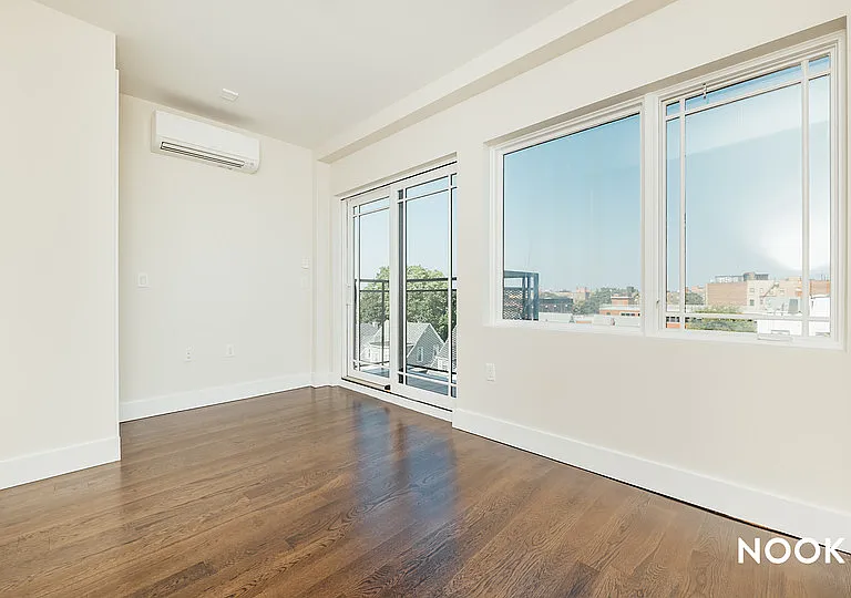 486 E 28th St #301 — Photo 5