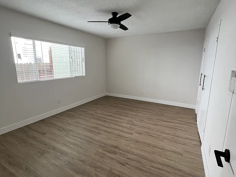 1014 N Oxford Ave — Photo 6