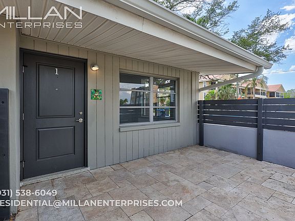 3rd image of 325 Capri Blvd APT 1