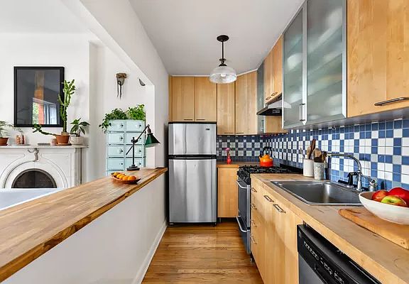 4th image of 137 Joralemon St APT 5