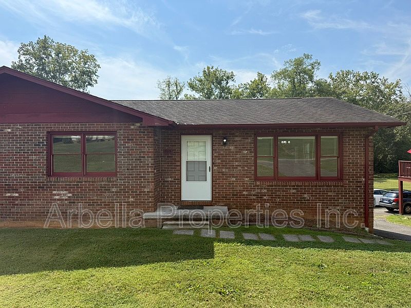 1st image of 915 Kendrick Creek Rd