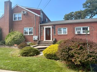 261 S Broome Ave, Lindenhurst, NY 11757