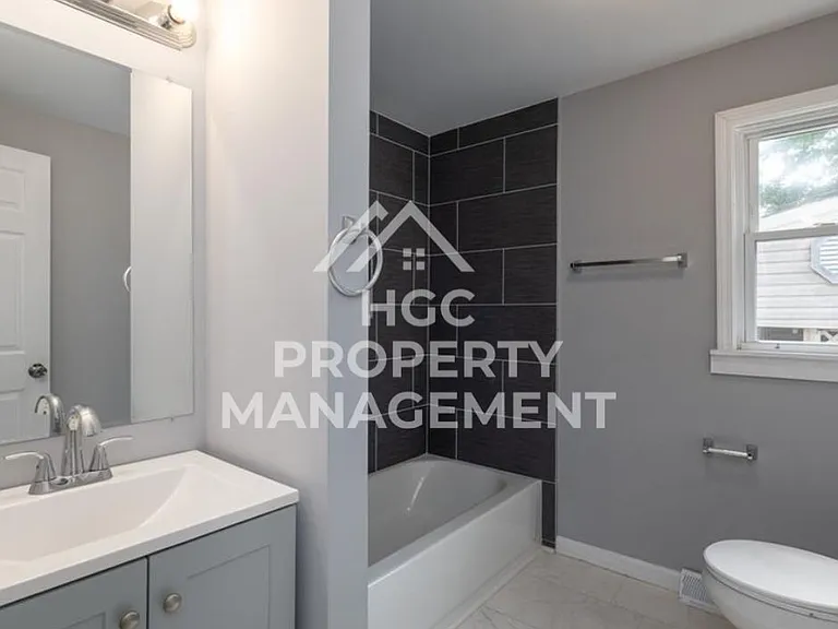 1228 Irving Ave — Photo 15