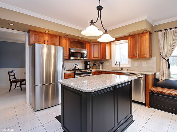 3rd image of 736 Woodstock Ln