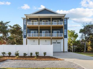 5806 Emerald Dr, Emerald Isle, NC 28594