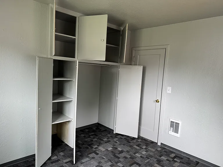 604 N 6th Ave #A — Photo 2
