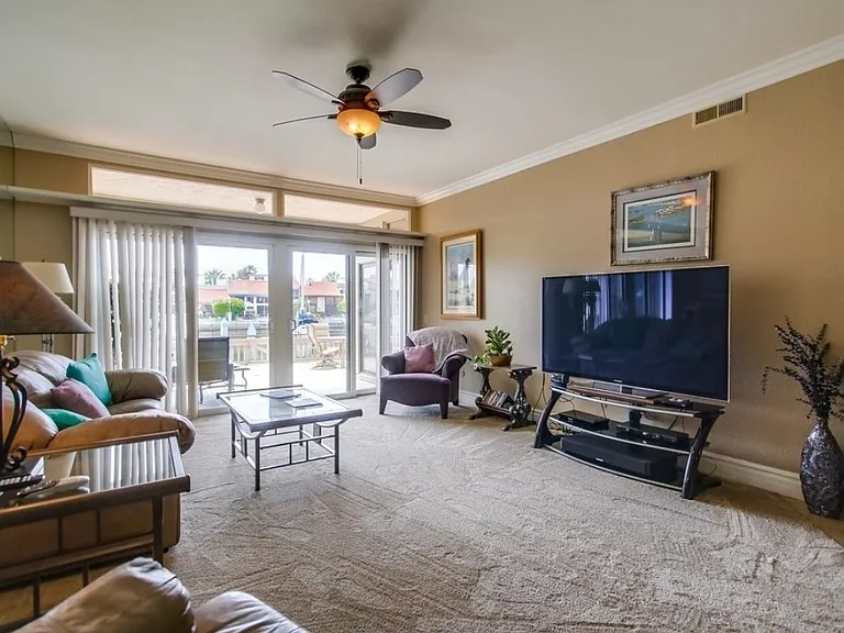 87 Kingston Ct W — Photo 3