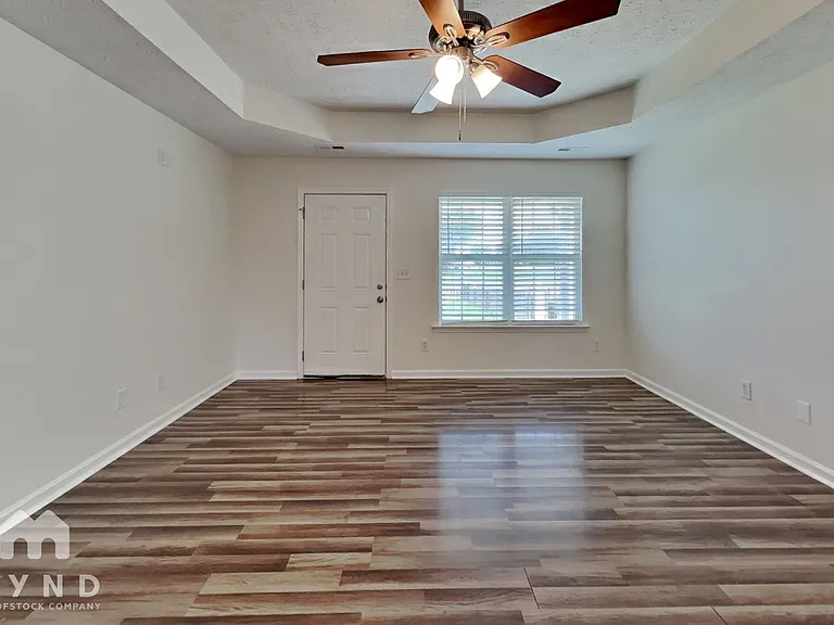 2401 Pinyon Dr — Photo 3