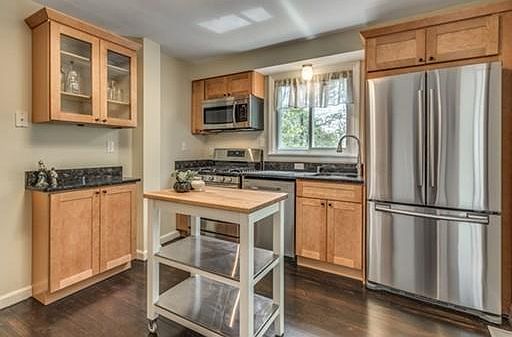 4th image of 237 Essex Ave