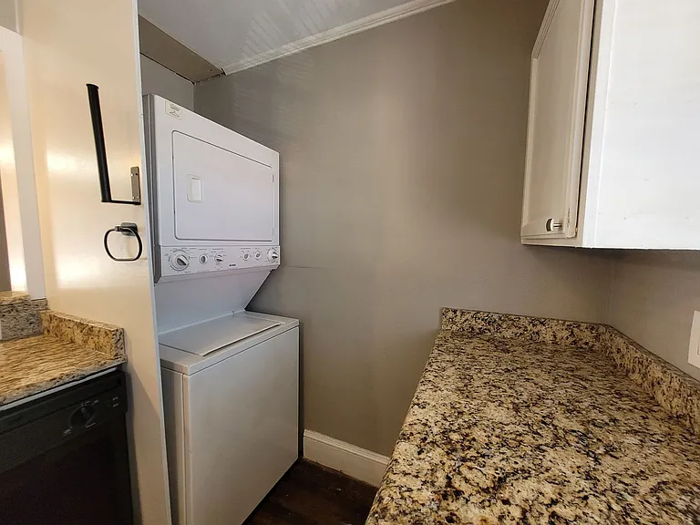 417 E Front St — Photo 8