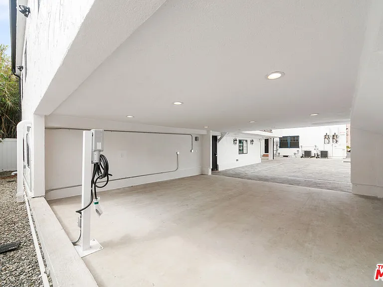 458 N Sierra Bonita Ave #460 — Photo 13