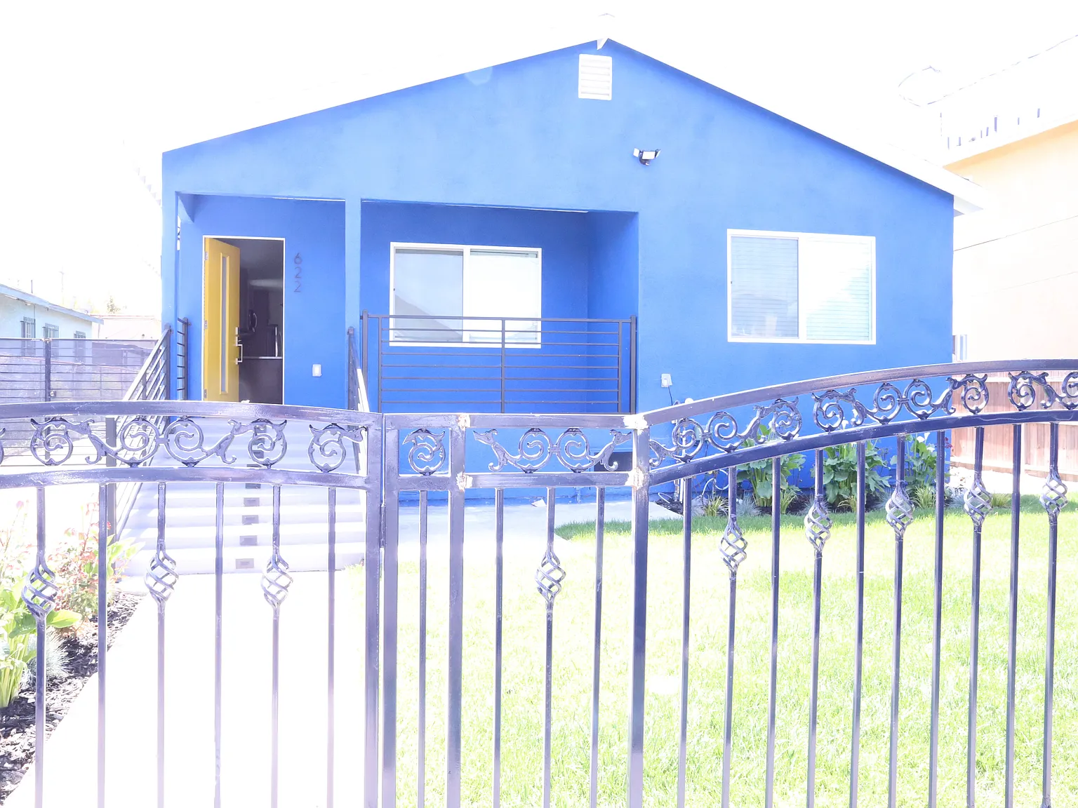 3 bed, 2.5 bath, 1294 sqft, $4,150 — Photo 2