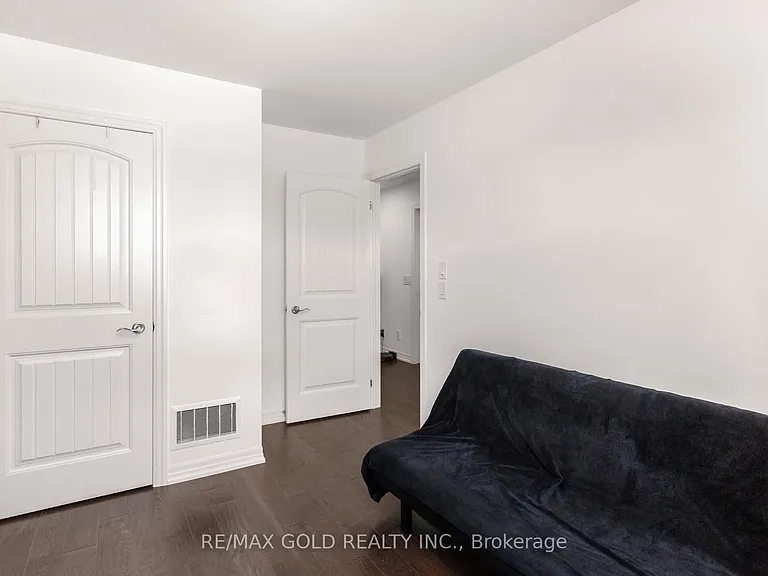 112 Hanson Cres — Photo 44