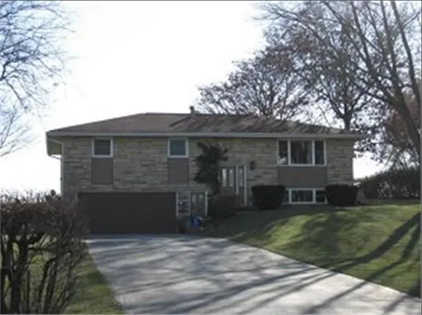 14960 Old Highway Rd, Dubuque, IA 52002