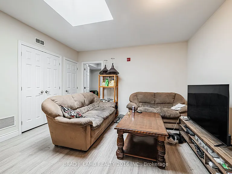 2904 A Danforth Ave #3 — Photo 2
