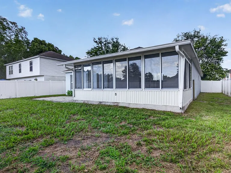 1845 Saga Ct — Photo 33