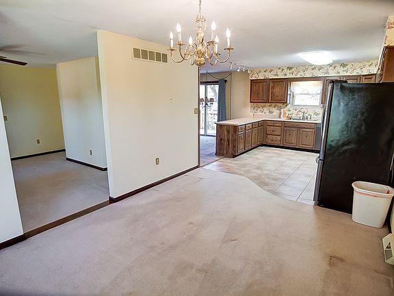 4th image of 8838 Valley Circle Dr