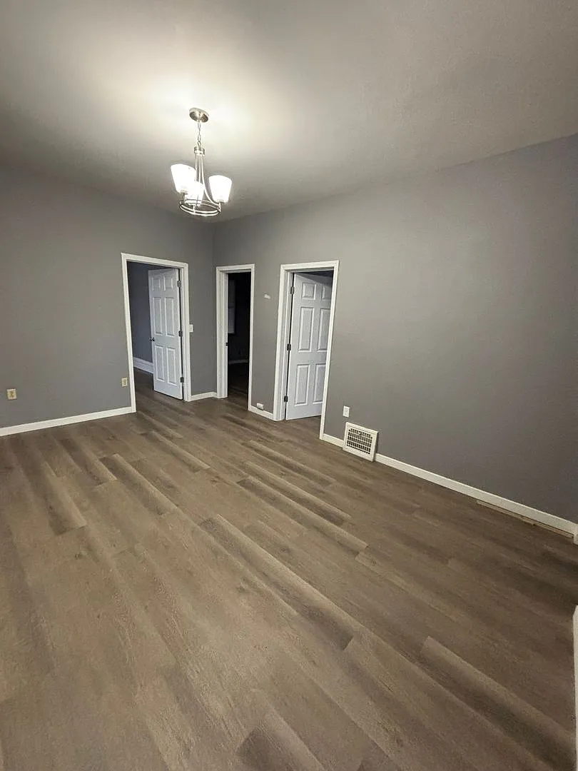 810 Cameron Ave — Photo 1