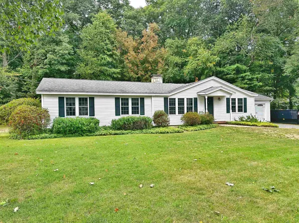 16 Meadowfox Road, North Hampton, NH 03862