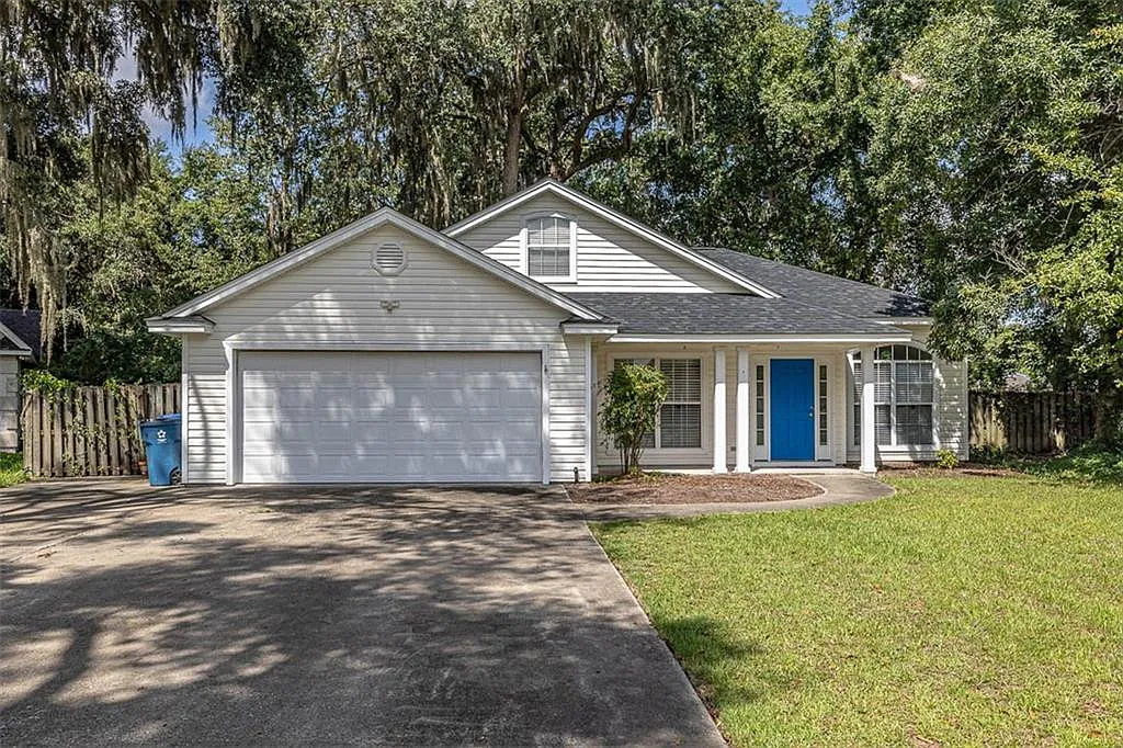 3 bed, 2.0 bath, 1360 sqft, $1,995 — Photo 1