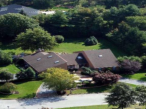 2nd image of 1 Crick Holly Ln
