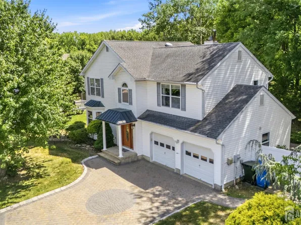 37 Christopher Ct, Matawan, NJ 07747
