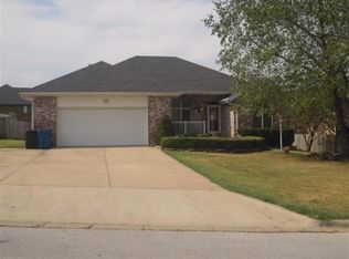 1320 E Burntwood St, Springfield, MO 65803
