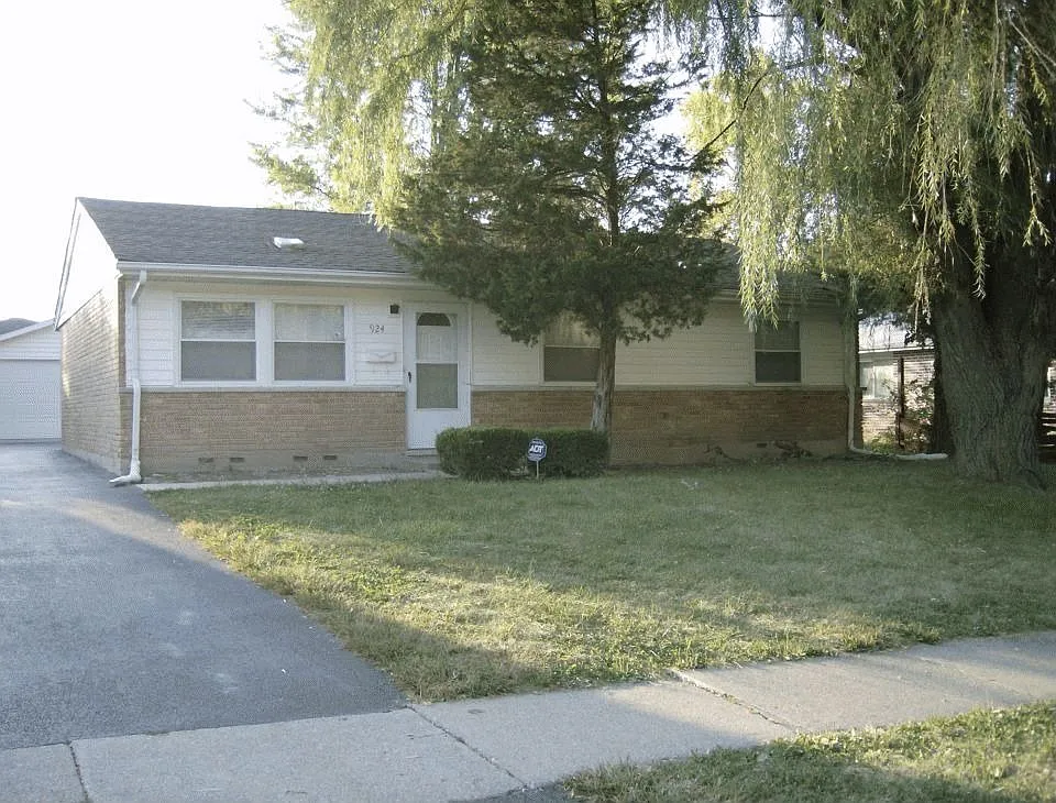 924 Blackhawk Dr photo 1