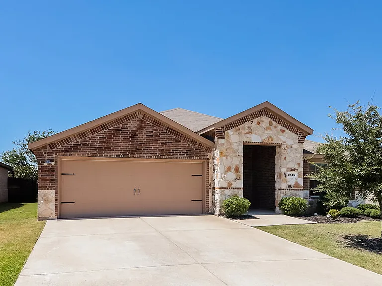 2618 Saldana Dr — Photo 3