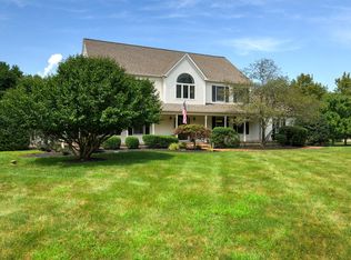 4 Canterbury Ln, Belle Mead, NJ 08502