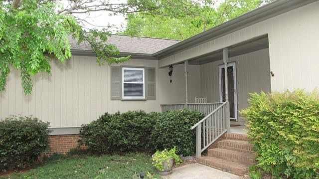 2nd image of 3978 Carriage House Cir